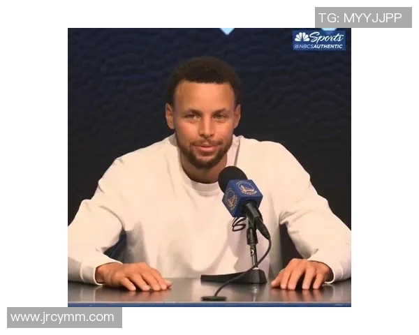 库里接受采访谈及新赛季目标:为球队再次夺得总冠军努力