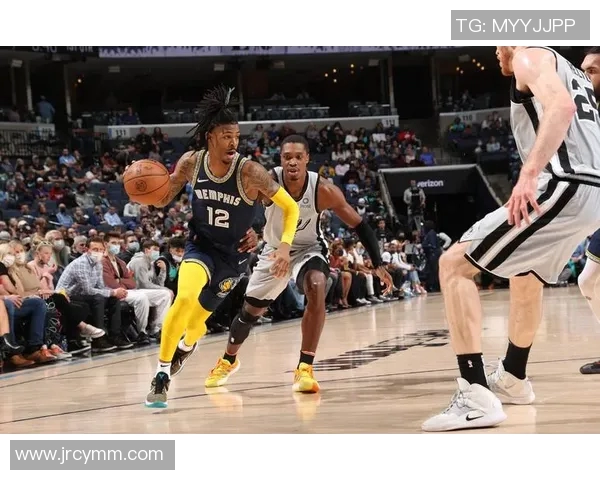 快船主场战胜灰熊,佩洛维奇状态火热助球队再创佳绩